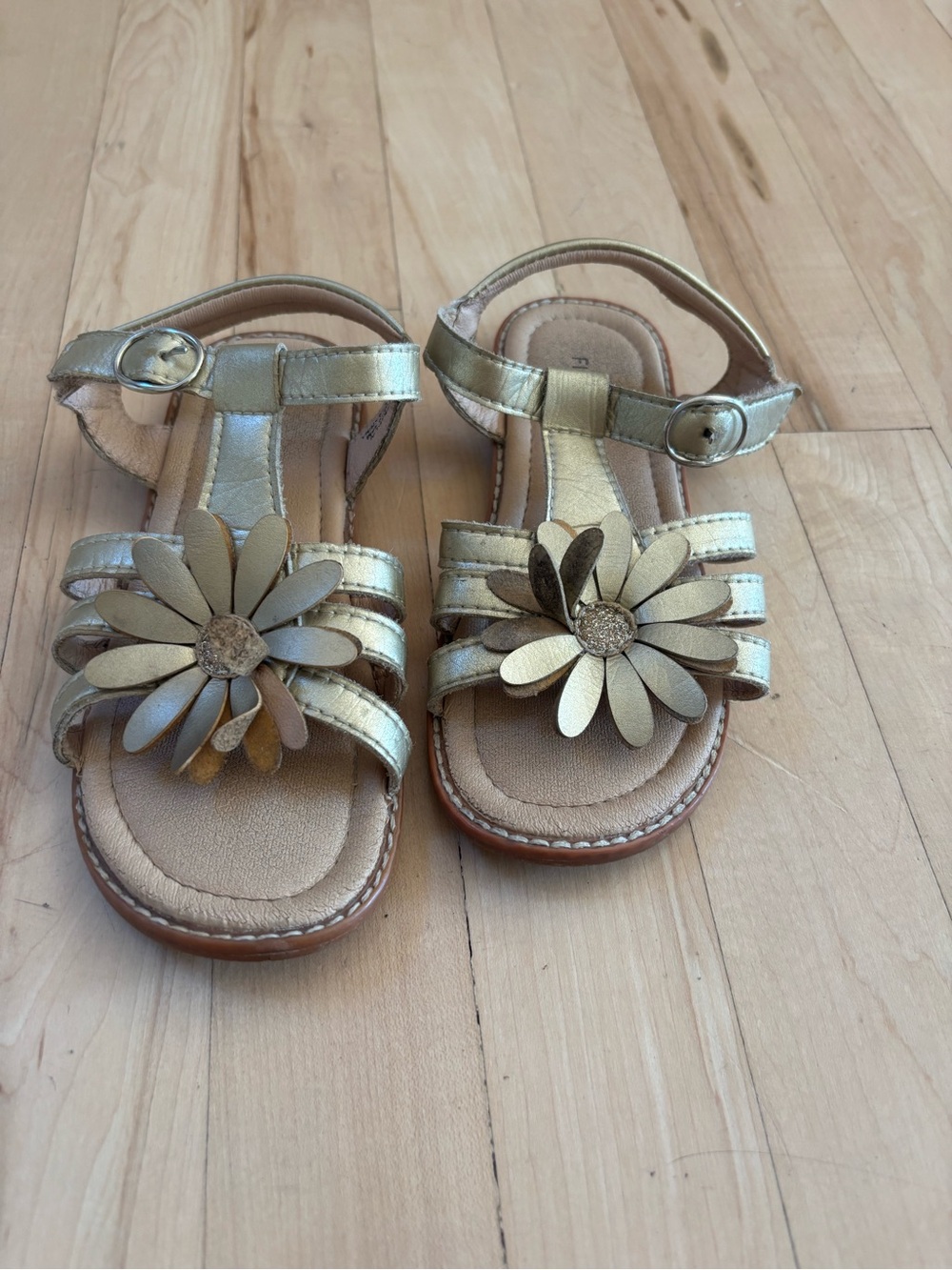 Girls' Metallic Gold Daisy Strap Sandals - Kids